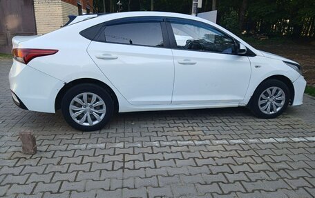 Hyundai Solaris II рестайлинг, 2018 год, 750 000 рублей, 2 фотография