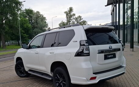 Toyota Land Cruiser Prado 150 рестайлинг 2, 2021 год, 7 490 000 рублей, 10 фотография