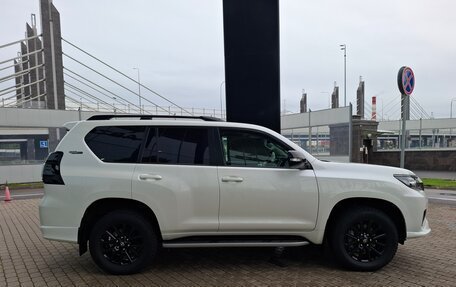 Toyota Land Cruiser Prado 150 рестайлинг 2, 2021 год, 7 490 000 рублей, 9 фотография