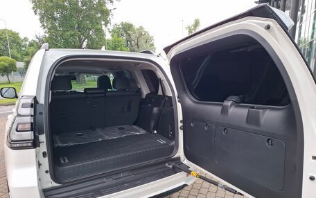 Toyota Land Cruiser Prado 150 рестайлинг 2, 2021 год, 7 490 000 рублей, 17 фотография