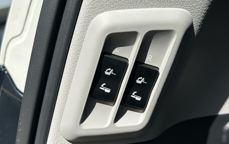 Toyota Land Cruiser Prado 150 рестайлинг 2, 2021 год, 7 490 000 рублей, 37 фотография