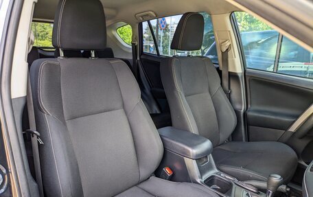 Toyota RAV4, 2017 год, 1 870 000 рублей, 13 фотография