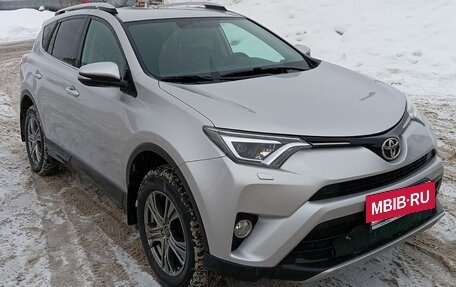 Toyota RAV4, 2019 год, 2 370 000 рублей, 2 фотография