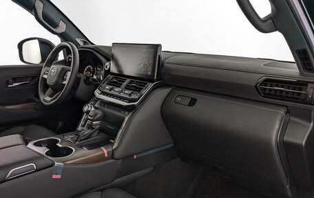 Toyota Land Cruiser, 2024 год, 14 700 000 рублей, 9 фотография