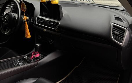 Mazda 3, 2017 год, 1 850 000 рублей, 14 фотография
