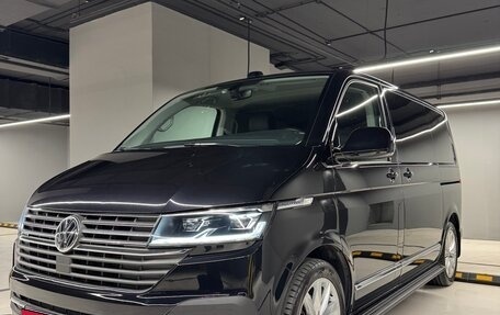 Volkswagen Multivan T6 рестайлинг, 2021 год, 7 450 000 рублей, 1 фотография