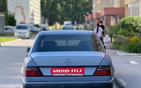 Mercedes-Benz E-Класс, 1992 год, 250 000 рублей, 3 фотография