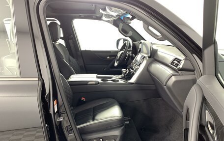 Lexus LX, 2024 год, 27 690 000 рублей, 18 фотография