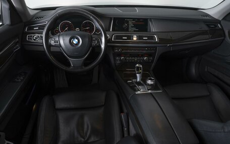 BMW 7 серия, 2013 год, 1 935 000 рублей, 10 фотография
