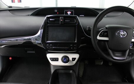 Toyota Prius IV XW50, 2016 год, 1 510 000 рублей, 11 фотография