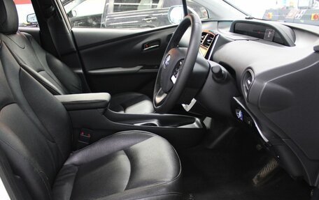Toyota Prius IV XW50, 2016 год, 1 510 000 рублей, 8 фотография