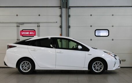 Toyota Prius IV XW50, 2016 год, 1 510 000 рублей, 4 фотография