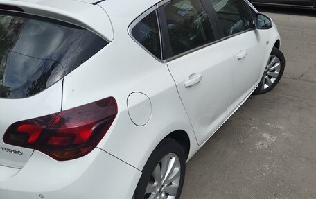Opel Astra J, 2011 год, 630 000 рублей, 2 фотография