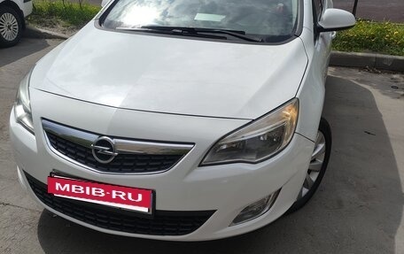 Opel Astra J, 2011 год, 630 000 рублей, 4 фотография