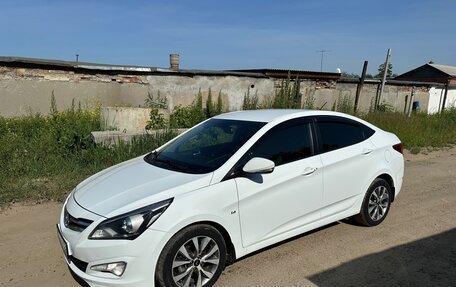 Hyundai Solaris II рестайлинг, 2015 год, 1 100 000 рублей, 4 фотография