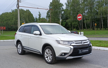 Mitsubishi Outlander III рестайлинг 3, 2017 год, 1 857 000 рублей, 3 фотография