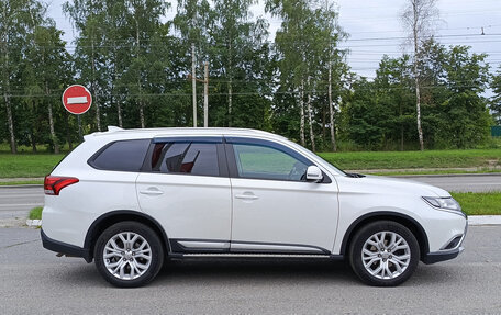 Mitsubishi Outlander III рестайлинг 3, 2017 год, 1 857 000 рублей, 5 фотография