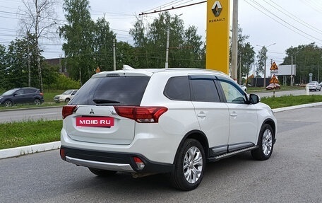 Mitsubishi Outlander III рестайлинг 3, 2017 год, 1 857 000 рублей, 6 фотография