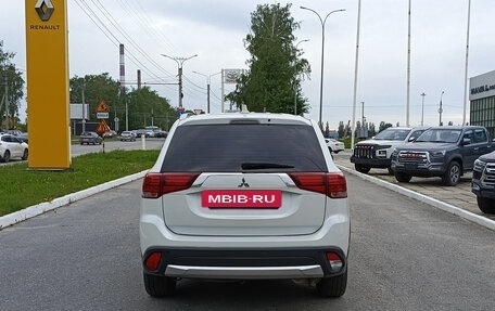 Mitsubishi Outlander III рестайлинг 3, 2017 год, 1 857 000 рублей, 7 фотография