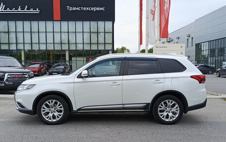 Mitsubishi Outlander III рестайлинг 3, 2017 год, 1 857 000 рублей, 10 фотография