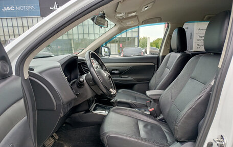 Mitsubishi Outlander III рестайлинг 3, 2017 год, 1 857 000 рублей, 20 фотография