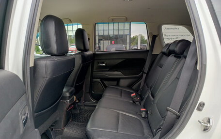 Mitsubishi Outlander III рестайлинг 3, 2017 год, 1 857 000 рублей, 15 фотография