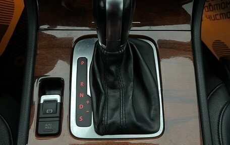 Volkswagen Touareg III, 2011 год, 2 050 000 рублей, 14 фотография