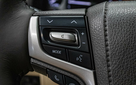 Toyota Land Cruiser 200, 2015 год, 4 199 000 рублей, 6 фотография
