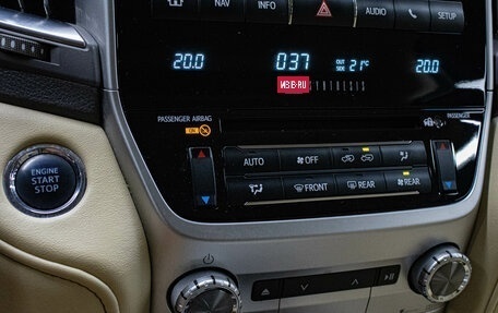 Toyota Land Cruiser 200, 2015 год, 4 199 000 рублей, 24 фотография