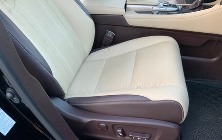 Lexus RX IV рестайлинг, 2018 год, 4 200 000 рублей, 10 фотография