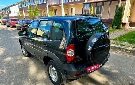 Chevrolet Niva I рестайлинг, 2016 год, 735 000 рублей, 3 фотография