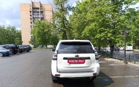 Toyota Land Cruiser Prado 150 рестайлинг 2, 2022 год, 5 250 000 рублей, 2 фотография