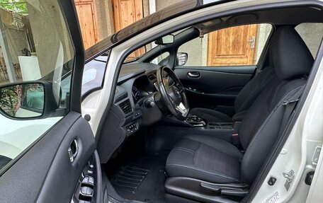 Nissan Leaf II, 2021 год, 3 200 000 рублей, 10 фотография