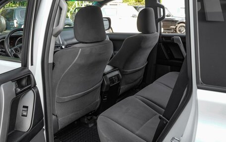 Toyota Land Cruiser Prado 150 рестайлинг 2, 2012 год, 2 500 000 рублей, 11 фотография
