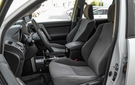 Toyota Land Cruiser Prado 150 рестайлинг 2, 2012 год, 2 500 000 рублей, 10 фотография