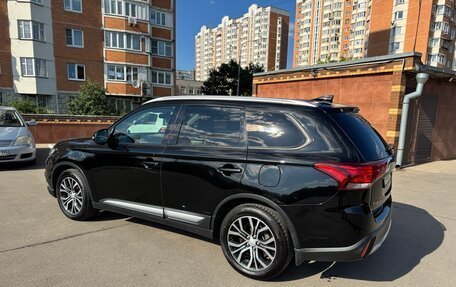 Mitsubishi Outlander III рестайлинг 3, 2018 год, 1 850 000 рублей, 4 фотография