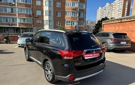 Mitsubishi Outlander III рестайлинг 3, 2018 год, 1 850 000 рублей, 5 фотография