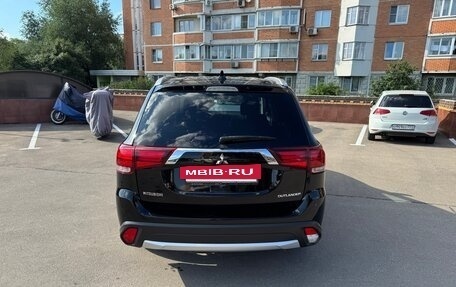 Mitsubishi Outlander III рестайлинг 3, 2018 год, 1 850 000 рублей, 6 фотография