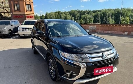 Mitsubishi Outlander III рестайлинг 3, 2018 год, 1 850 000 рублей, 10 фотография