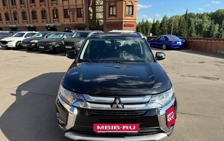 Mitsubishi Outlander III рестайлинг 3, 2018 год, 1 850 000 рублей, 11 фотография