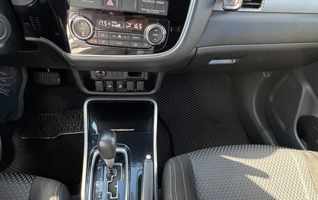 Mitsubishi Outlander III рестайлинг 3, 2018 год, 1 850 000 рублей, 17 фотография