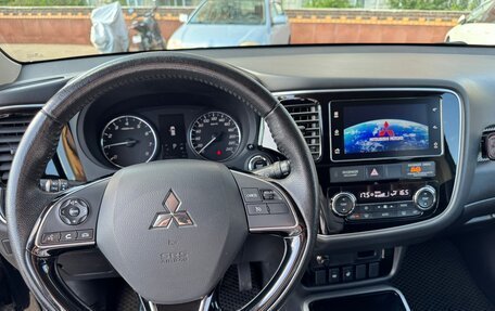 Mitsubishi Outlander III рестайлинг 3, 2018 год, 1 850 000 рублей, 15 фотография