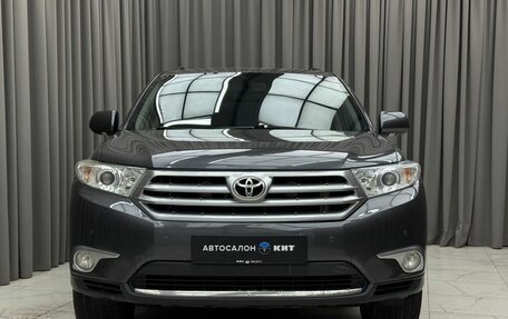 Toyota Highlander III, 2013 год, 1 960 000 рублей, 2 фотография