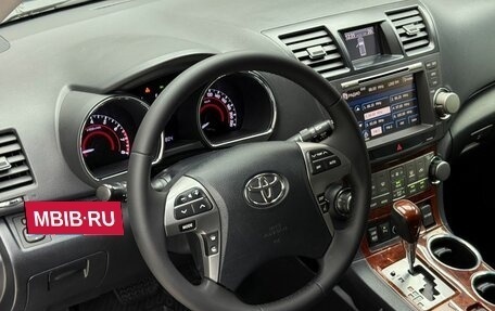Toyota Highlander III, 2013 год, 1 960 000 рублей, 12 фотография