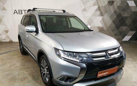 Mitsubishi Outlander III рестайлинг 3, 2018 год, 1 999 000 рублей, 3 фотография