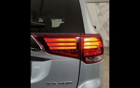Mitsubishi Outlander III рестайлинг 3, 2018 год, 1 999 000 рублей, 22 фотография