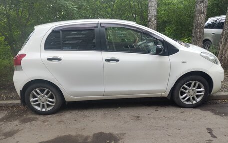 Toyota Yaris III рестайлинг, 2009 год, 590 000 рублей, 3 фотография
