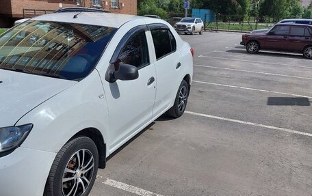 Renault Logan II, 2018 год, 850 000 рублей, 2 фотография
