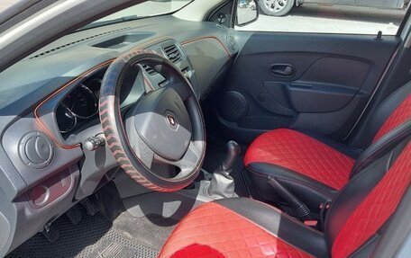 Renault Logan II, 2018 год, 850 000 рублей, 6 фотография