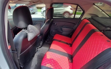 Renault Logan II, 2018 год, 850 000 рублей, 13 фотография
